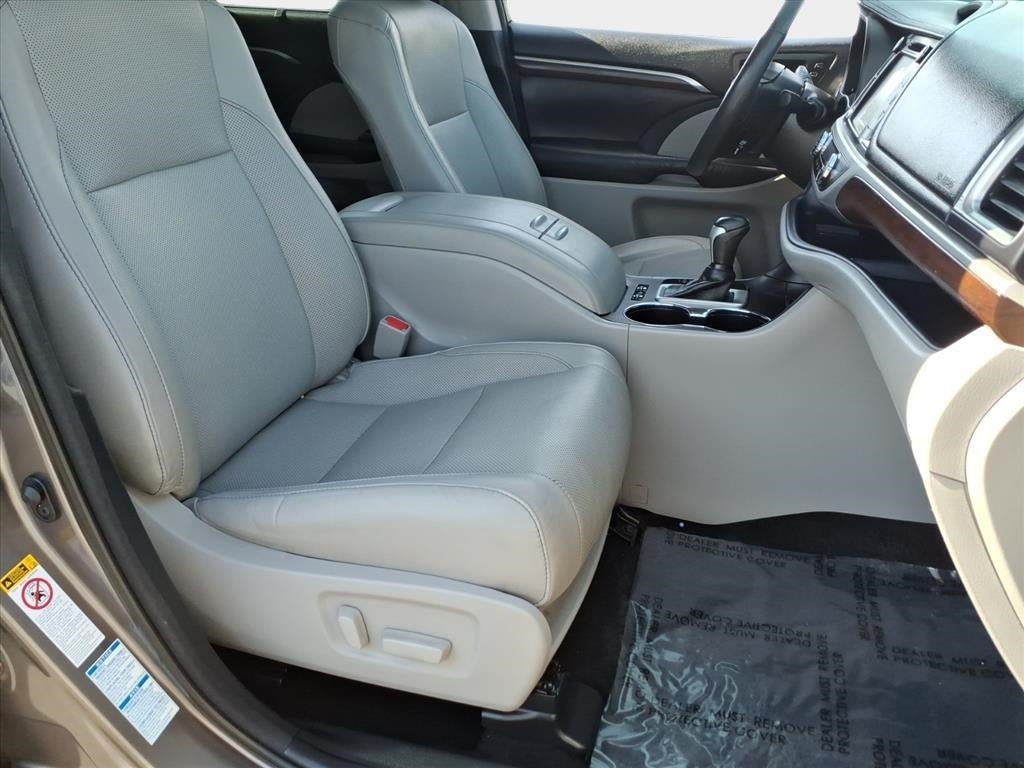 2016 Toyota Highlander Base