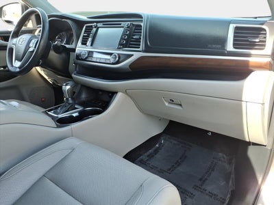 2016 Toyota Highlander Base