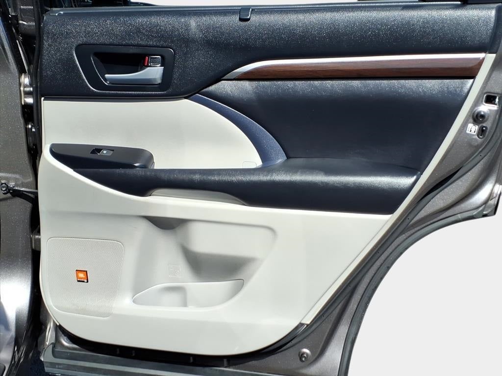 2016 Toyota Highlander Base