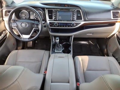 2016 Toyota Highlander Base