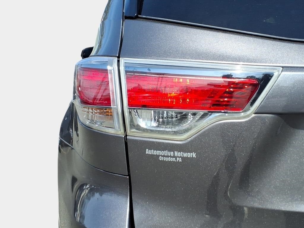 2016 Toyota Highlander Base
