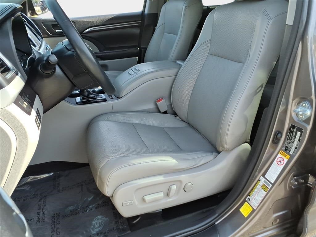 2016 Toyota Highlander Base