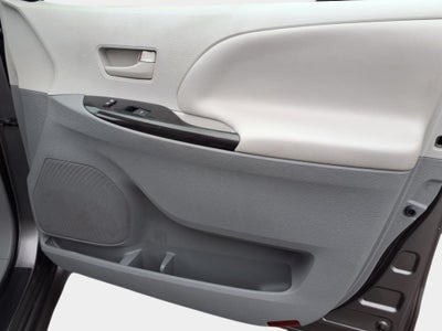 2013 Toyota Sienna L 7 Passenger