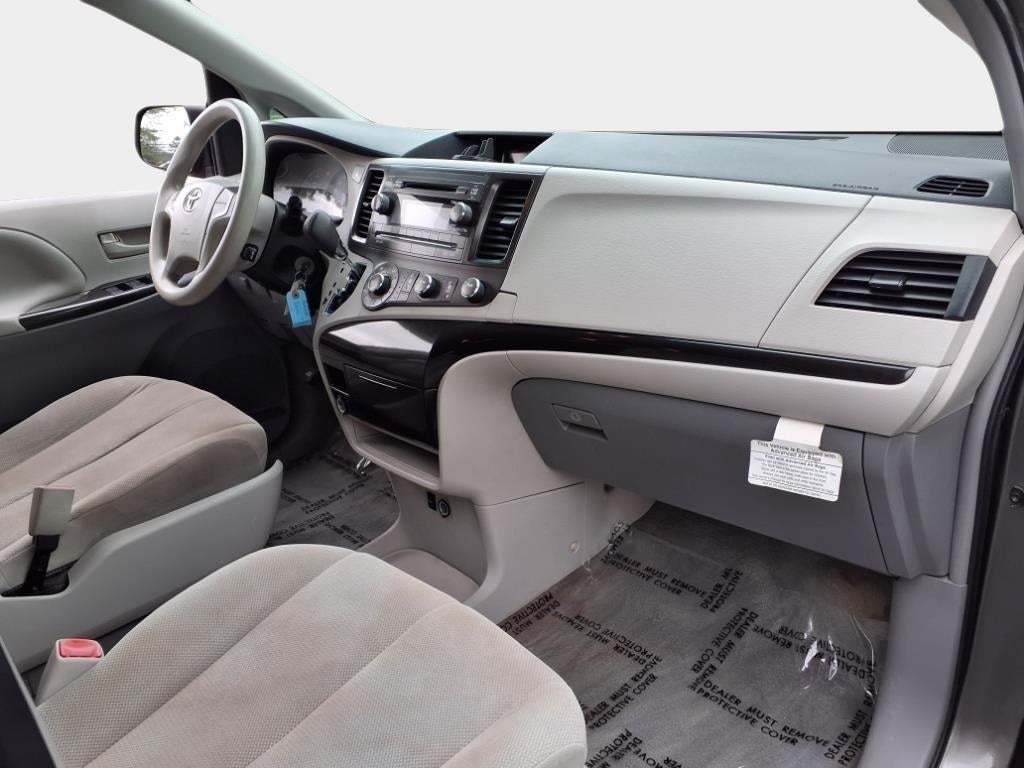 2013 Toyota Sienna L 7 Passenger