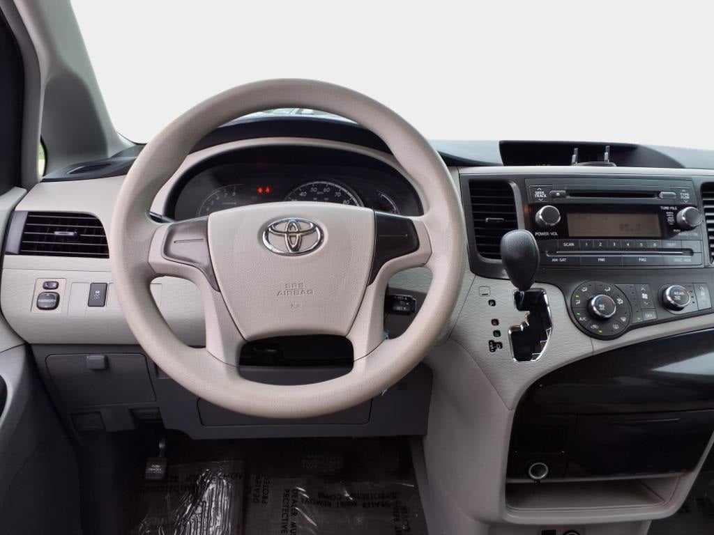 2013 Toyota Sienna L 7 Passenger