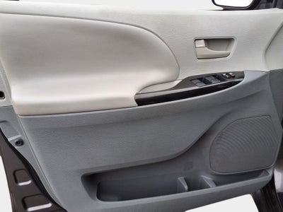 2013 Toyota Sienna L 7 Passenger