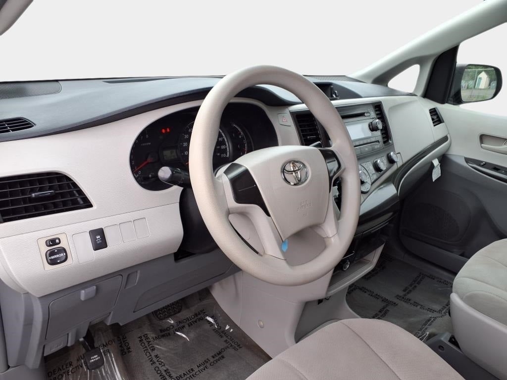 2013 Toyota Sienna L 7 Passenger