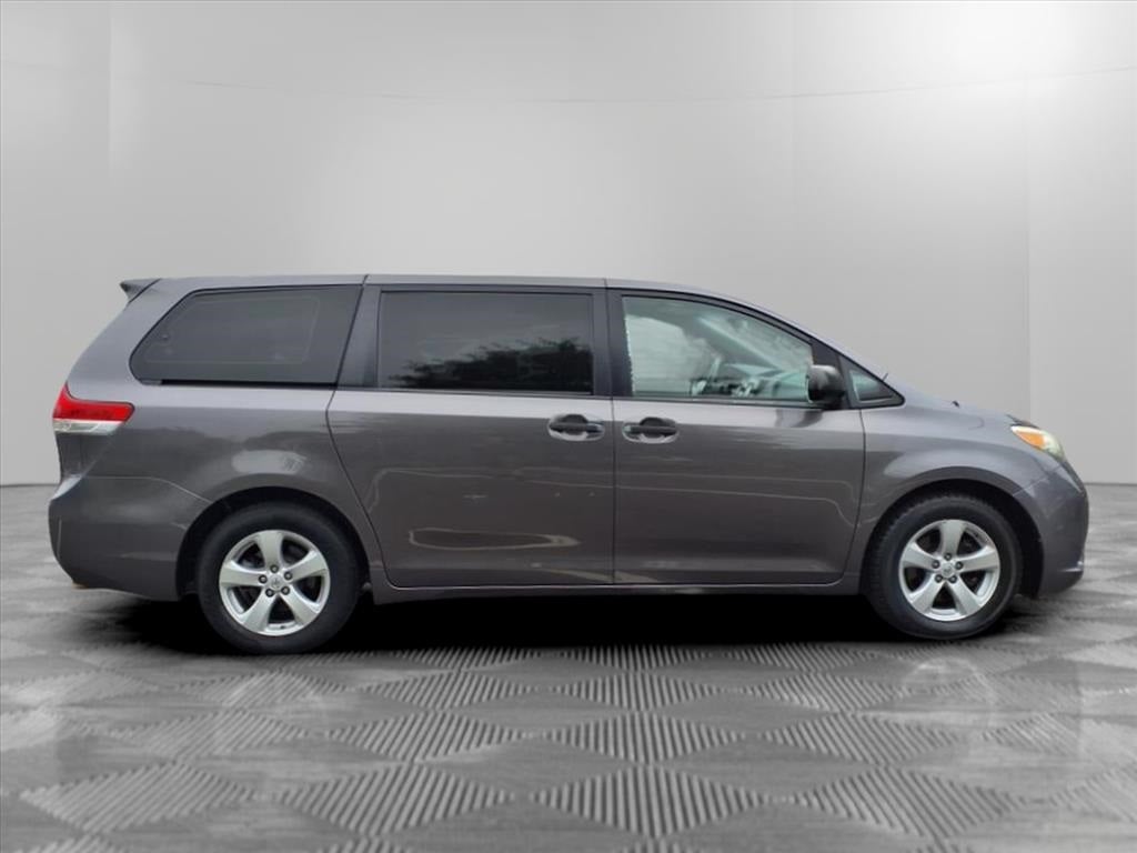 2013 Toyota Sienna L 7 Passenger