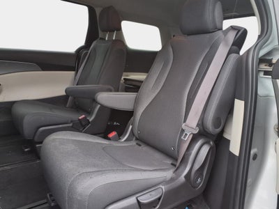 2022 Kia Carnival LX