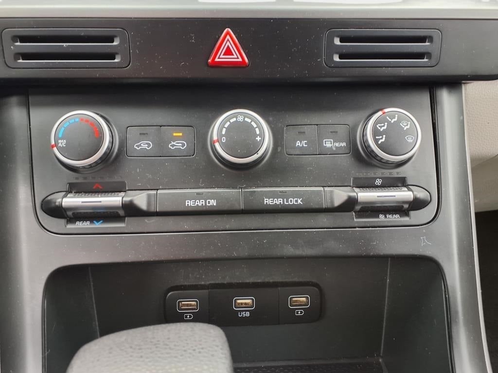 2022 Kia Carnival LX